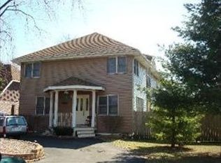 1715 E Kensington Rd, Mount Prospect, IL 60056