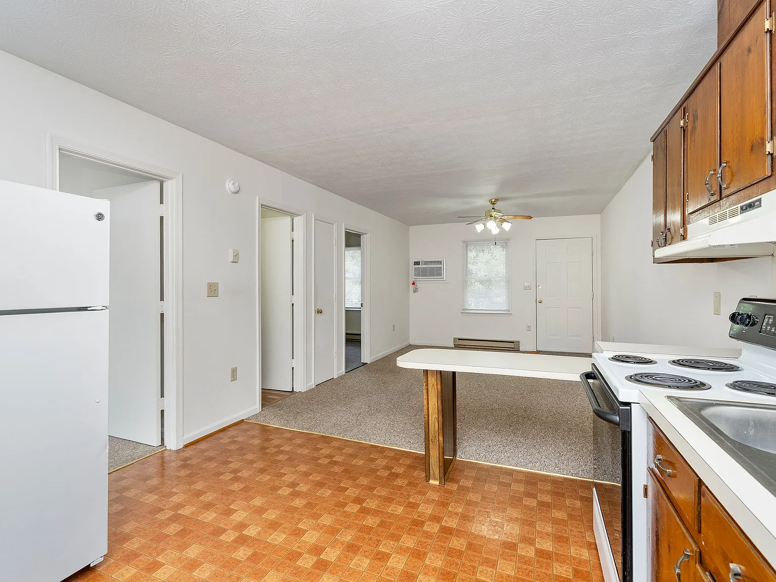 2 bed, 700 sqft, $1,075 — Photo 2