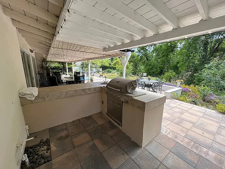 352 West Rd — Photo 18