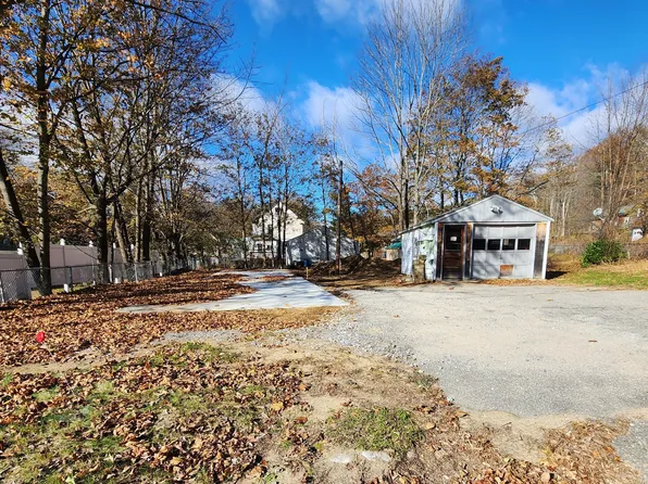13 Chase Avenue, Mexico, ME 04257