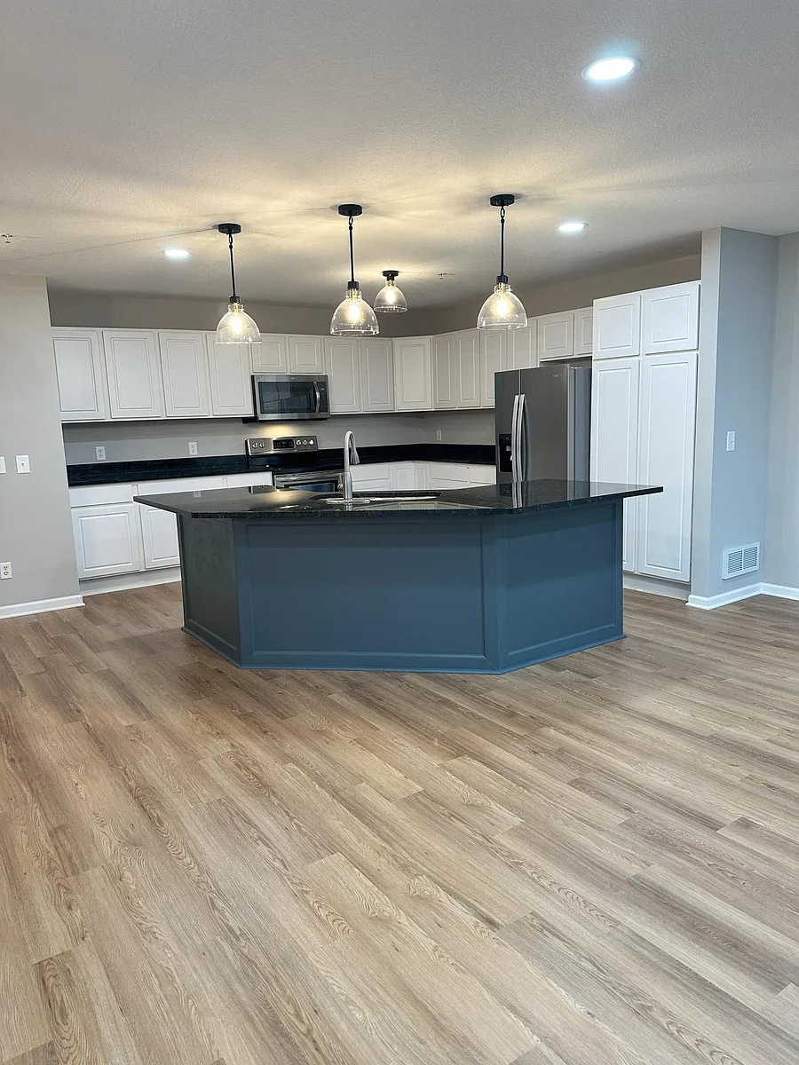 Building Photo - 6942 S Park Dr