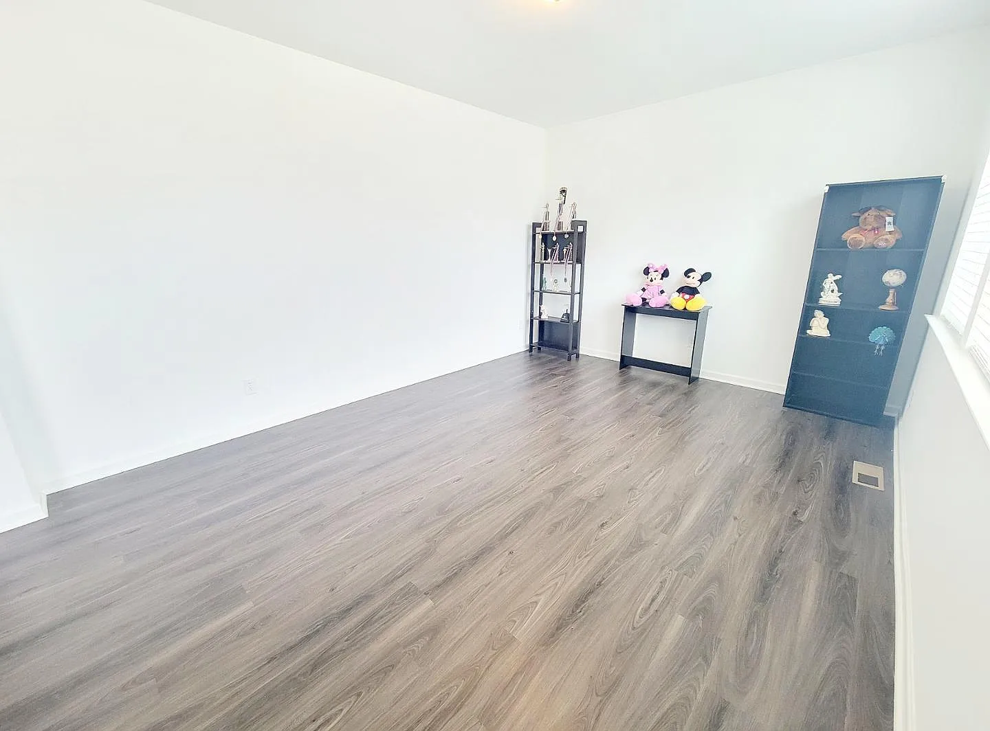 5 bed, 3.5 bath, 2921 sqft, $2,500 — Photo 4