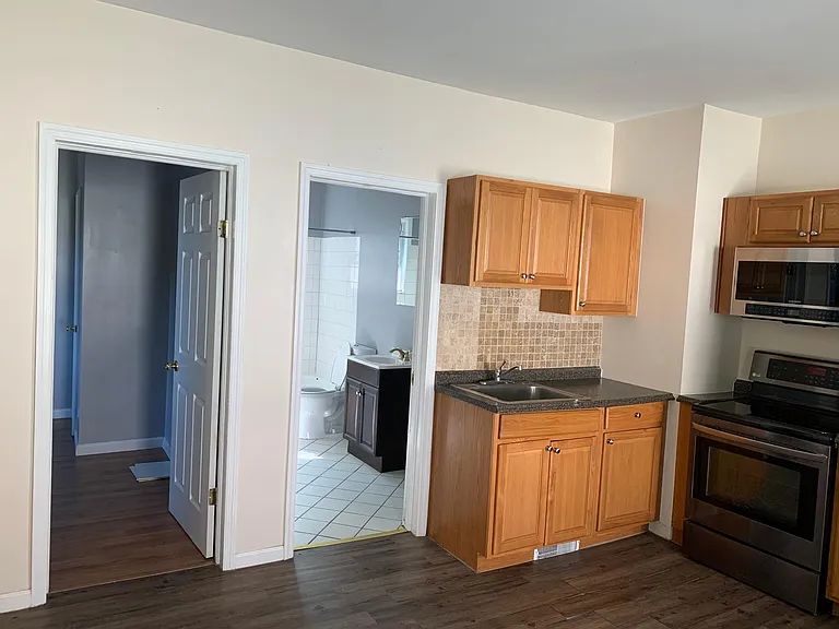 617 Emily St #2 — Photo 7
