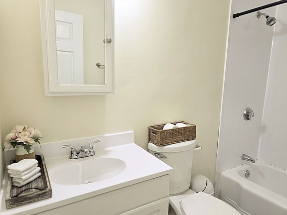3rd image of 8 Tara Dr Unit 4