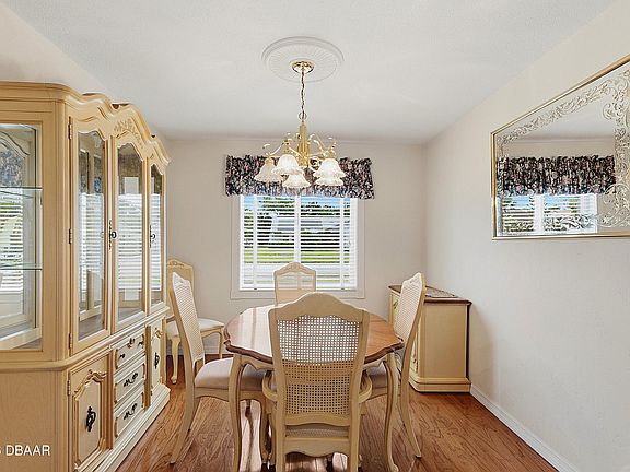 4th image of 136 Westwood Dr