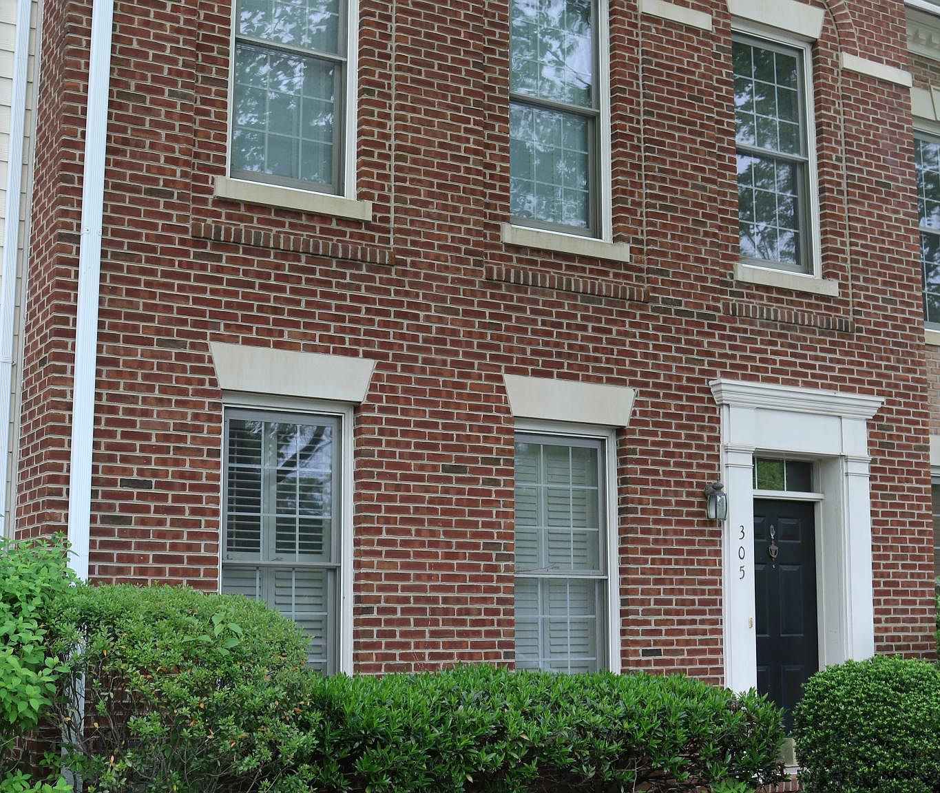 305 Hillwood Ave Falls Church Va 246 Zillow