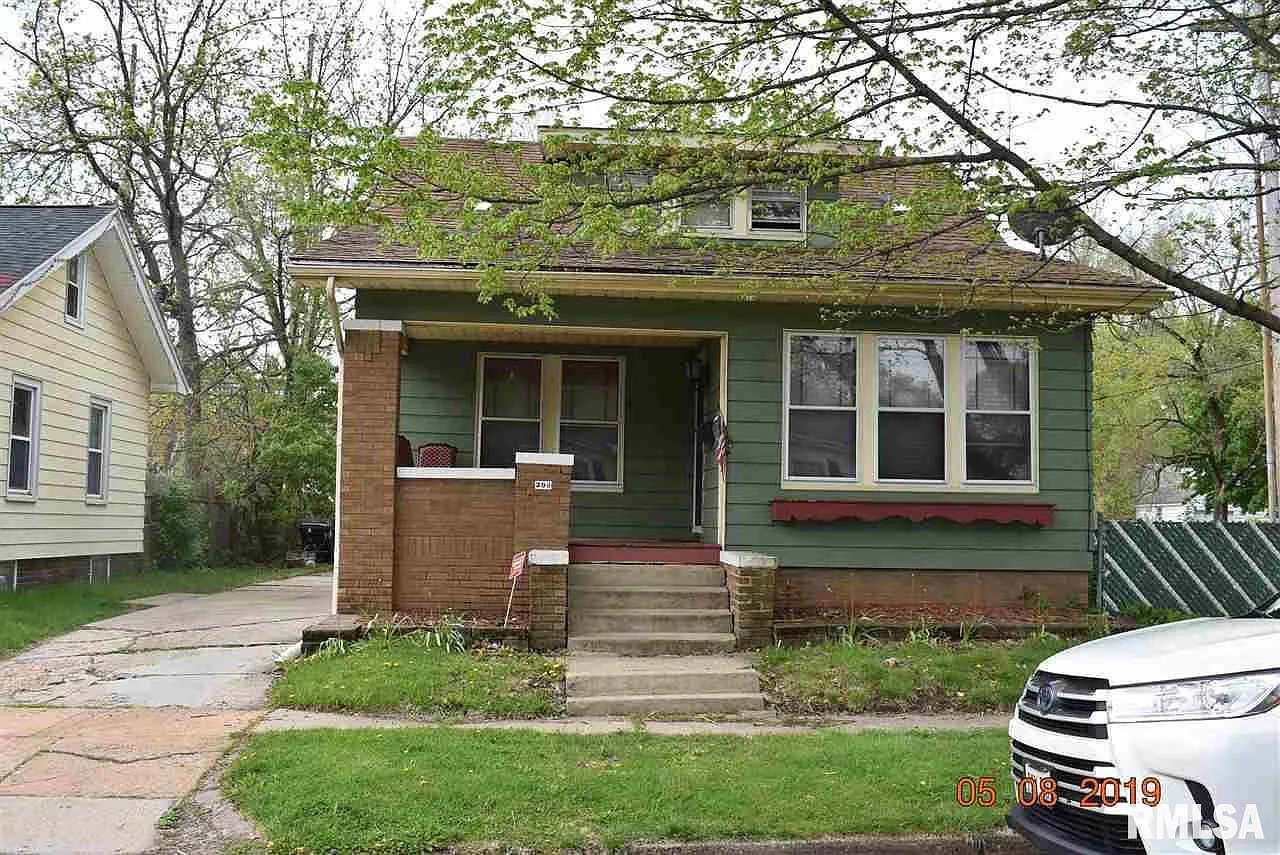 300 E Maywood Ave photo 1