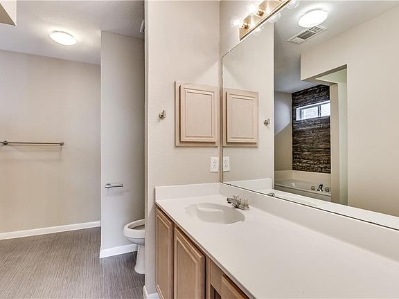 5th image of 2346 Brookview Dr