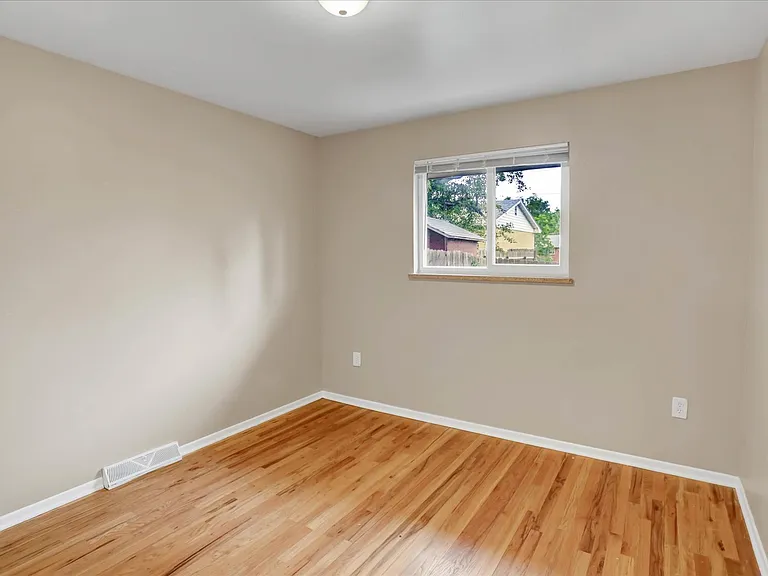 5423 S Fox St — Photo 11