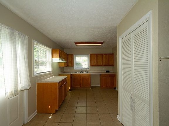 3rd image of 4625 Woodcroft Ave