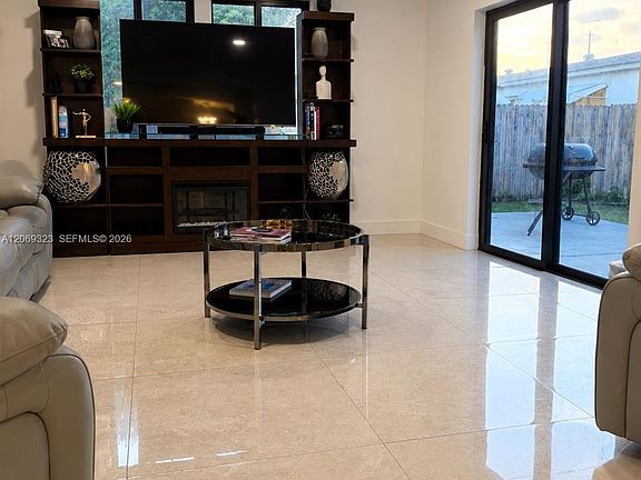 5th image of 2906 Island Dr