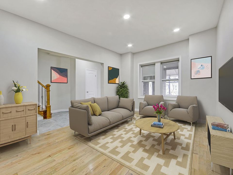 1st image of 8560 102nd St
