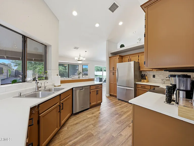 10432 W Avalon Dr — Photo 18