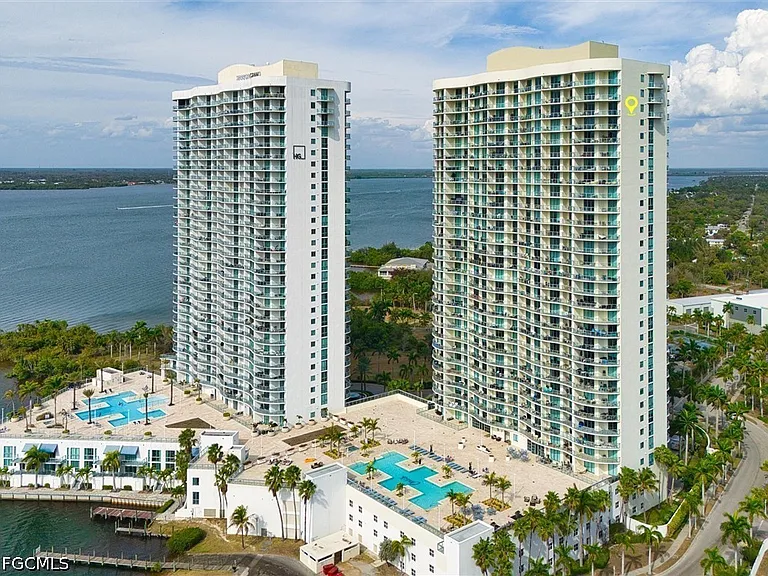 3000 Oasis Grand Blvd #LPH1 — Photo 2