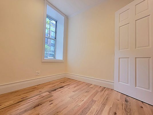 3rd image of 417 W 43rd St #1X