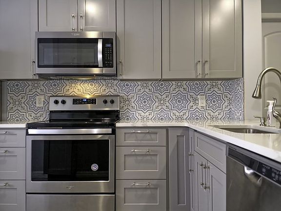 5th image of 6134 Burnside Cir #E201