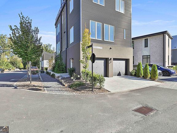 3rd image of 105 Channing Ln