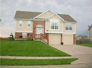 10301 N Lawn Ave, Kansas City, MO 64156