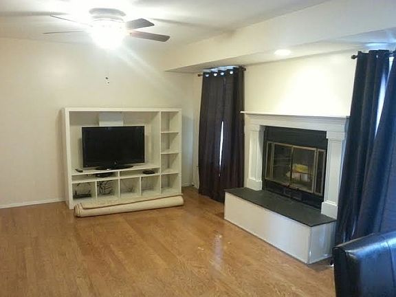 2nd image of 392 Glastonbury Ln