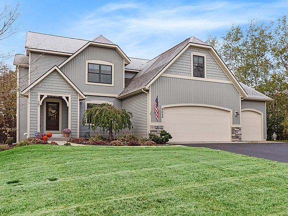 3rd image of 9453 Arrowcrest Dr NE