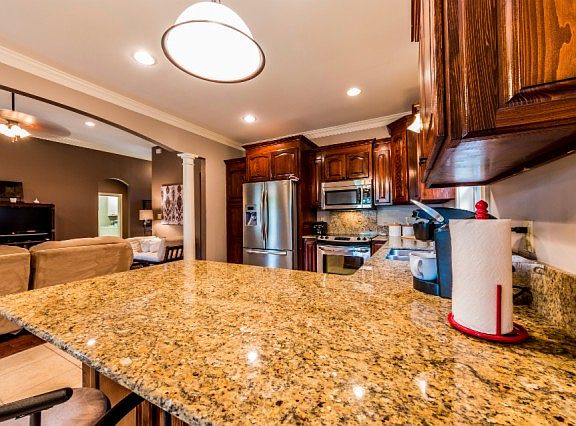 4th image of 614 Beacon Dr
