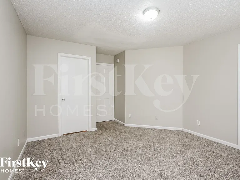 1229 Kenwood Dr — Photo 7