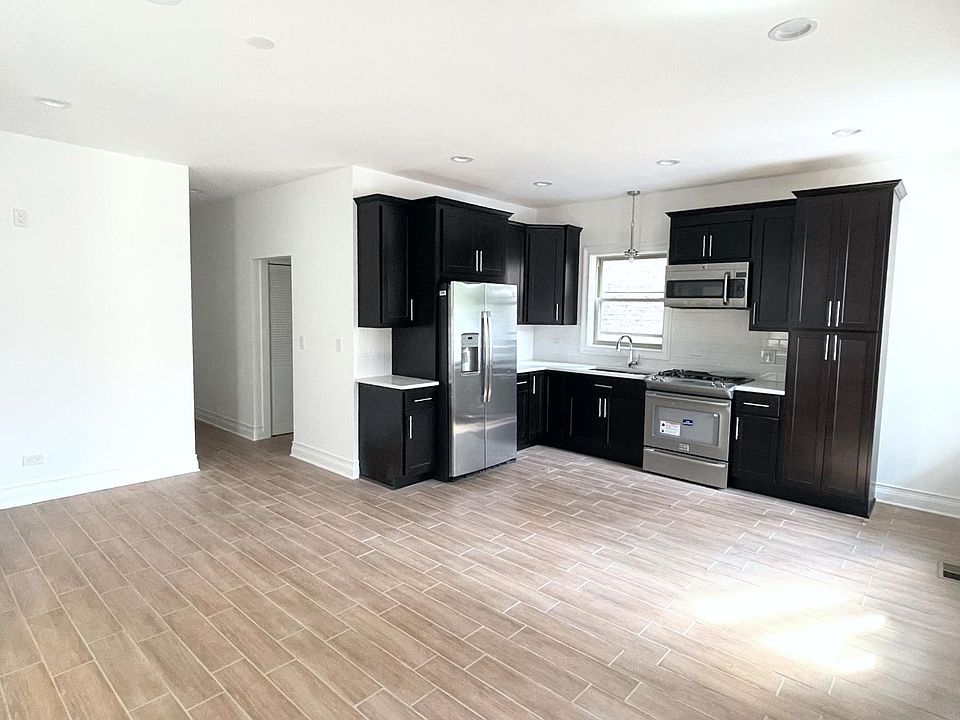 1st image of 3043 N Monticello Ave