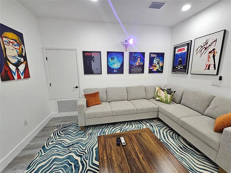 2075 Jewell Ave — Photo 8