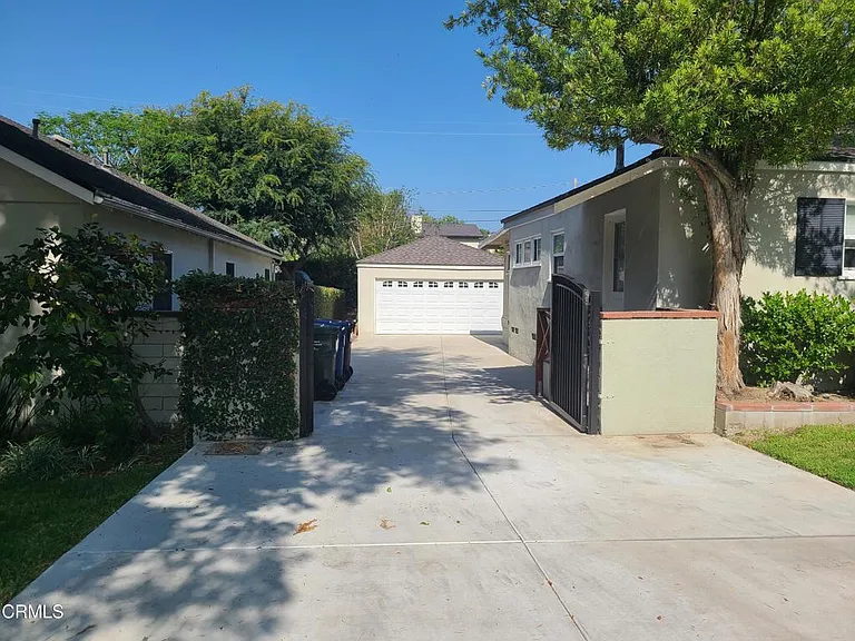 4913 Revlon Dr — Photo 2