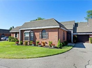 273 Helm Ln, Bay Shore, NY 11706