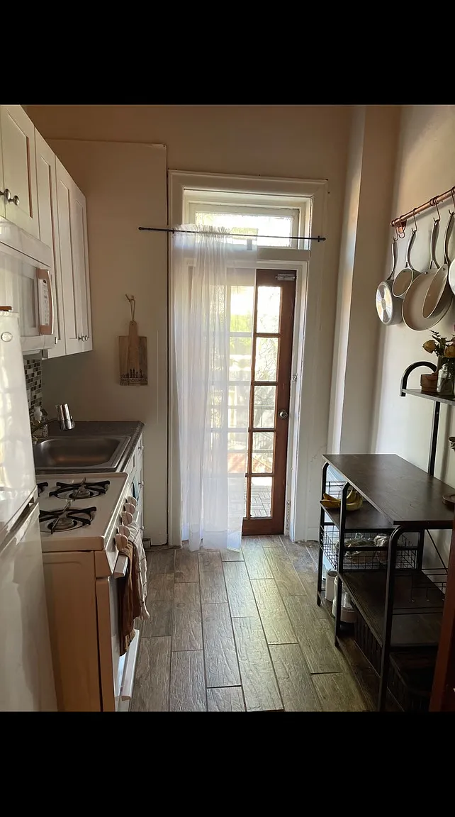 1 bed, 400 sqft, $1,260 — Photo 3
