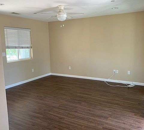 4th image of 3505 Crestmore Rd
