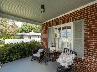 1306 12th Street Dr NW, Hickory, NC 28601