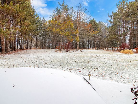 3rd image of 407 N Pine Grove Ln