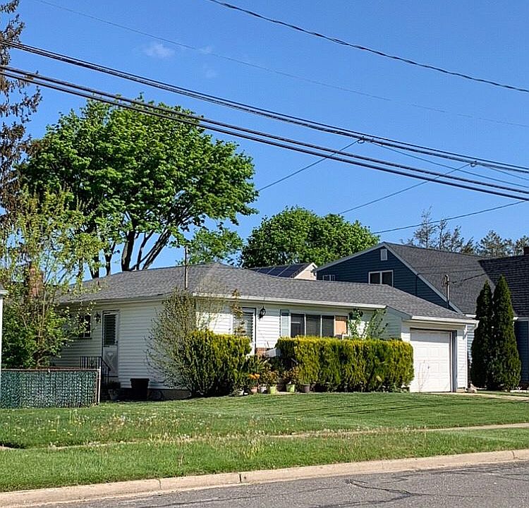 1st image of 33 Crestwood Blvd