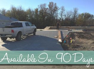 1260 Goldenwood Dr, West Fargo, ND 58078
