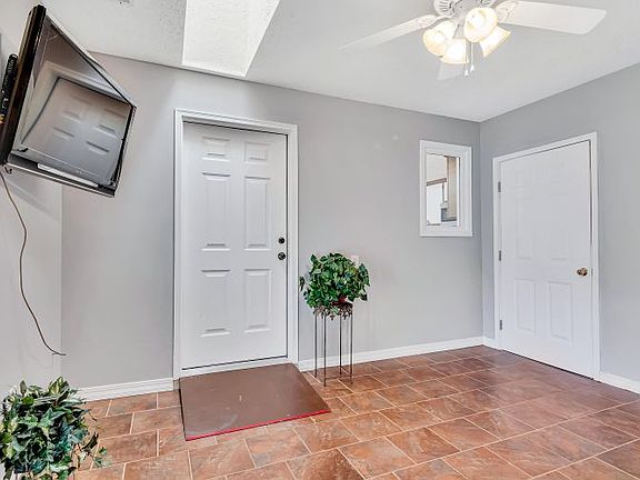 5th image of 112 Spinnaker Ln