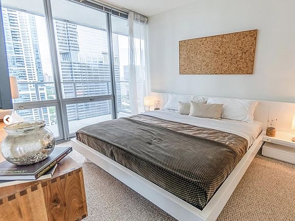 4th image of 363 E Wacker Dr #3110