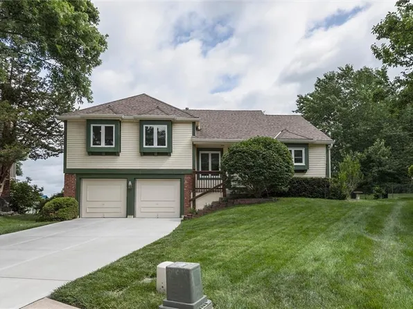 8001 Cottonwood St, Lenexa, KS 66215