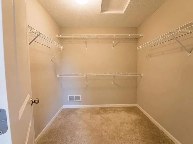 5934 Urbandale Ln N — Photo 18