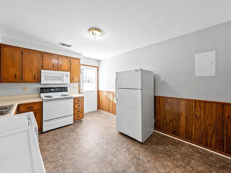 758C Bancroft Cir — Photo 33