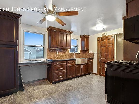 4th image of 15 Arbour Ln APT 1