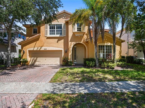 19143 Crystal St
