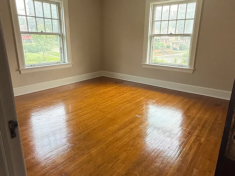 37 W Court St — Photo 16