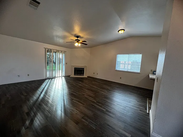 1720 N Woodland St — Photo 5