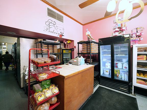 3rd image of 4244 S Archer Ave