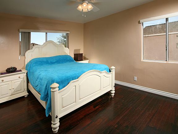 5th image of 8915 Woodale Ave