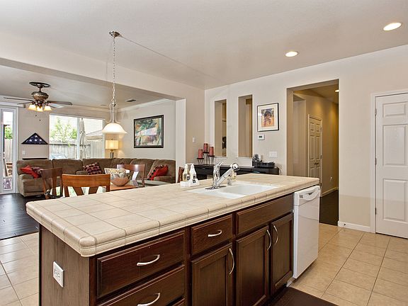 5th image of 1063 Thornhill Ln