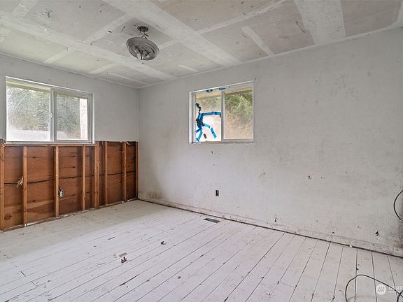 5th image of 772 Washington Avenue E