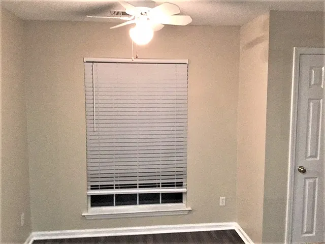 3 bed, 2.0 bath, 1373 sqft, $2,145 — Photo 4